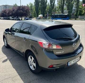 Сірий Мазда 3, об'ємом двигуна 1.6 л та пробігом 300 тис. км за 6600 $, фото 10 на Automoto.ua