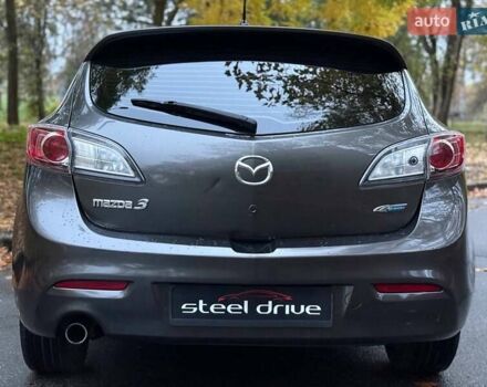 Серый Мазда 3, объемом двигателя 2 л и пробегом 160 тыс. км за 8699 $, фото 4 на Automoto.ua