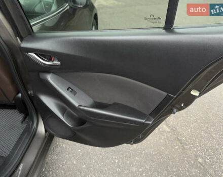 Сірий Мазда 3, об'ємом двигуна 2.19 л та пробігом 236 тис. км за 11500 $, фото 25 на Automoto.ua