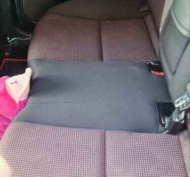 Серый Мазда 3, объемом двигателя 1.56 л и пробегом 250 тыс. км за 3900 $, фото 7 на Automoto.ua