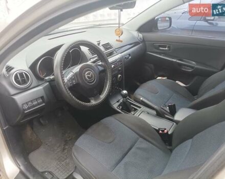 Сірий Мазда 3, об'ємом двигуна 1.6 л та пробігом 300 тис. км за 4800 $, фото 6 на Automoto.ua