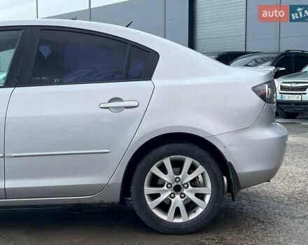 Серый Мазда 3, объемом двигателя 1.6 л и пробегом 305 тыс. км за 5940 $, фото 3 на Automoto.ua