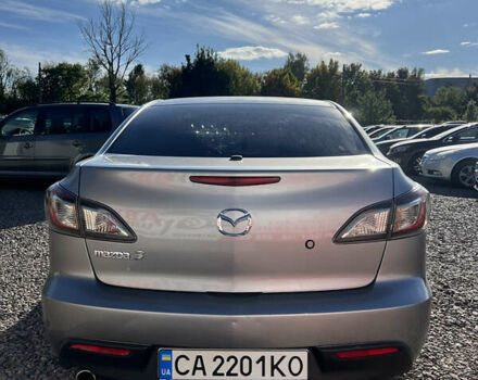 Сірий Мазда 3, об'ємом двигуна 2 л та пробігом 145 тис. км за 6200 $, фото 4 на Automoto.ua