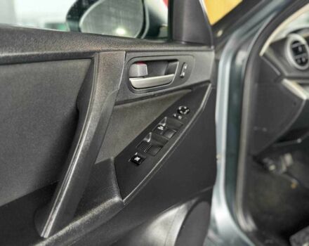 Сірий Мазда 3, об'ємом двигуна 2 л та пробігом 141 тис. км за 7599 $, фото 5 на Automoto.ua