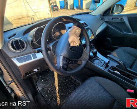 Сірий Мазда 3, об'ємом двигуна 2 л та пробігом 170 тис. км за 7300 $, фото 8 на Automoto.ua