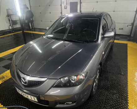 Сірий Мазда 3, об'ємом двигуна 2 л та пробігом 300 тис. км за 4300 $, фото 1 на Automoto.ua