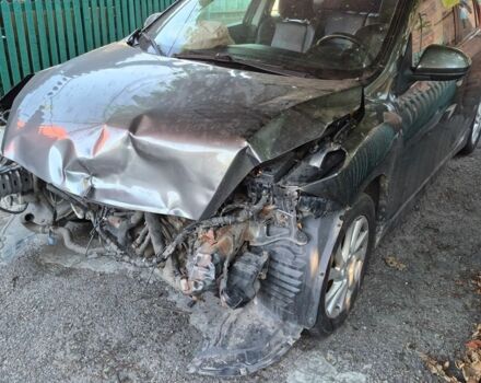 Сірий Мазда 3, об'ємом двигуна 2 л та пробігом 175 тис. км за 2500 $, фото 1 на Automoto.ua