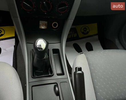 Синий Мазда 3, объемом двигателя 1.35 л и пробегом 182 тыс. км за 3900 $, фото 12 на Automoto.ua