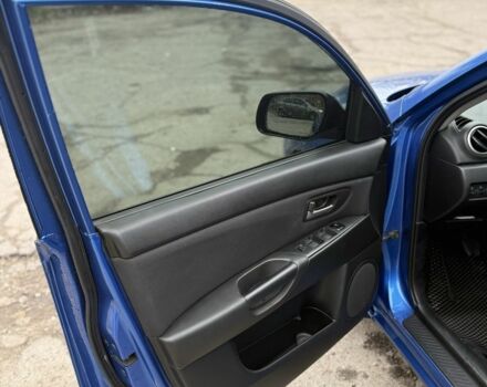 Синий Мазда 3, объемом двигателя 1.6 л и пробегом 252 тыс. км за 2950 $, фото 4 на Automoto.ua