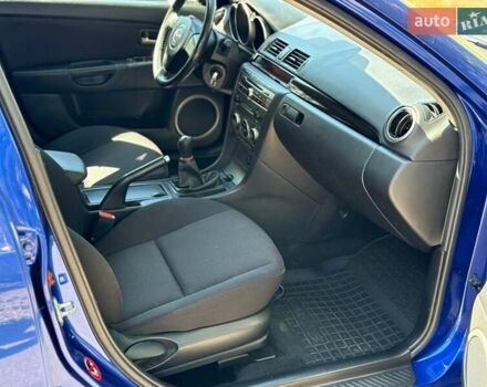 Синий Мазда 3, объемом двигателя 1.6 л и пробегом 207 тыс. км за 4999 $, фото 6 на Automoto.ua