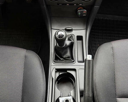 Синий Мазда 3, объемом двигателя 1.6 л и пробегом 225 тыс. км за 4900 $, фото 13 на Automoto.ua