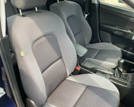 Синий Мазда 3, объемом двигателя 1.6 л и пробегом 188 тыс. км за 6200 $, фото 11 на Automoto.ua