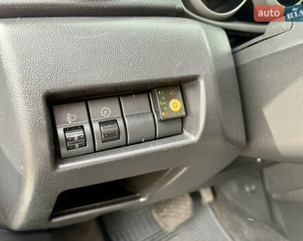 Синій Мазда 3, об'ємом двигуна 1.6 л та пробігом 255 тис. км за 4800 $, фото 17 на Automoto.ua