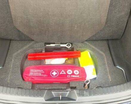 Синий Мазда 3, объемом двигателя 2.19 л и пробегом 235 тыс. км за 9100 $, фото 13 на Automoto.ua