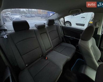 Синий Мазда 3, объемом двигателя 1.6 л и пробегом 154 тыс. км за 5500 $, фото 13 на Automoto.ua