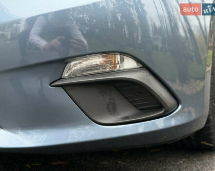 Синий Мазда 3, объемом двигателя 2 л и пробегом 140 тыс. км за 9999 $, фото 5 на Automoto.ua