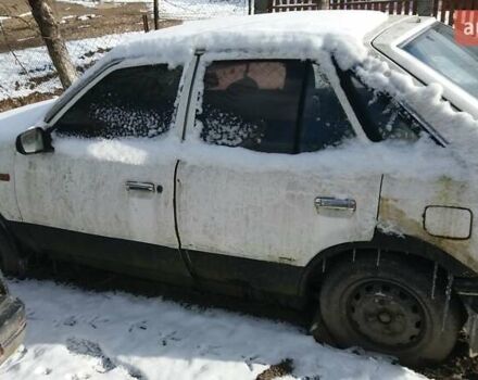 Белый Мазда 323, объемом двигателя 1.5 л и пробегом 333 тыс. км за 300 $, фото 3 на Automoto.ua
