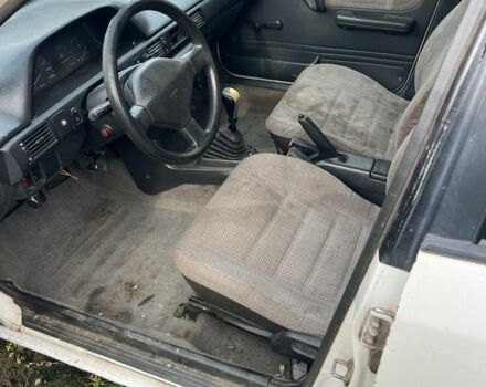 Белый Мазда 323, объемом двигателя 0 л и пробегом 1 тыс. км за 638 $, фото 2 на Automoto.ua