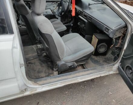 Белый Мазда 323, объемом двигателя 0 л и пробегом 480 тыс. км за 500 $, фото 5 на Automoto.ua