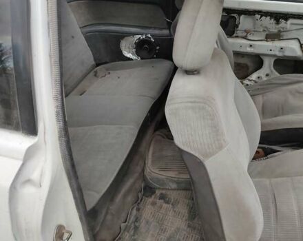 Белый Мазда 323, объемом двигателя 1.6 л и пробегом 499 тыс. км за 500 $, фото 7 на Automoto.ua