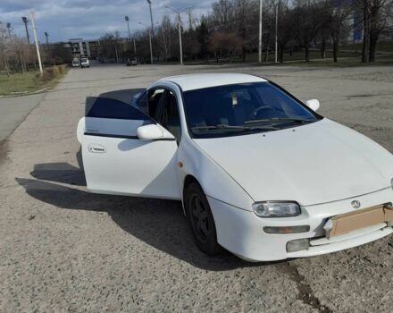 Білий Мазда 323, об'ємом двигуна 2 л та пробігом 300 тис. км за 2300 $, фото 3 на Automoto.ua