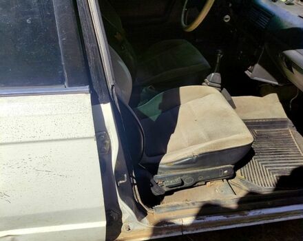 Білий Мазда 323, об'ємом двигуна 1.3 л та пробігом 380 тис. км за 720 $, фото 4 на Automoto.ua