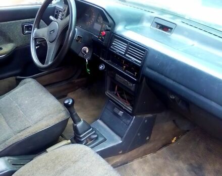 Белый Мазда 323, объемом двигателя 1.3 л и пробегом 100 тыс. км за 750 $, фото 3 на Automoto.ua