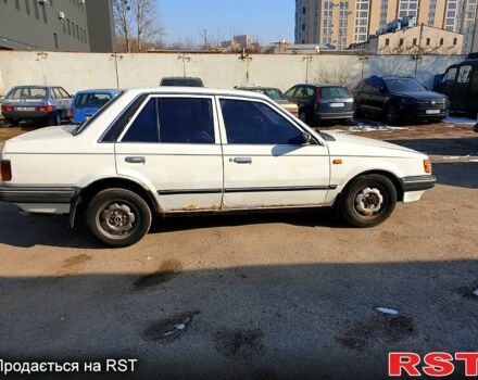 Белый Мазда 323, объемом двигателя 1.3 л и пробегом 389 тыс. км за 700 $, фото 3 на Automoto.ua