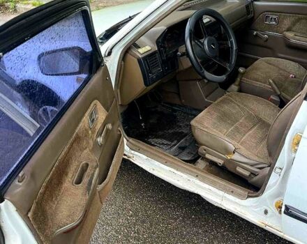 Белый Мазда 323, объемом двигателя 1.5 л и пробегом 326 тыс. км за 700 $, фото 3 на Automoto.ua