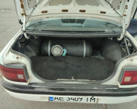 Белый Мазда 323, объемом двигателя 1.5 л и пробегом 315 тыс. км за 1400 $, фото 12 на Automoto.ua