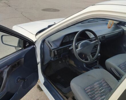 Белый Мазда 323, объемом двигателя 1.5 л и пробегом 315 тыс. км за 1400 $, фото 9 на Automoto.ua