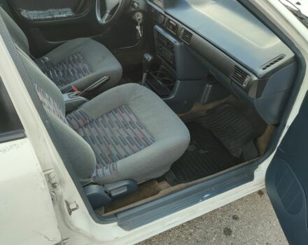 Белый Мазда 323, объемом двигателя 1.5 л и пробегом 315 тыс. км за 1400 $, фото 6 на Automoto.ua