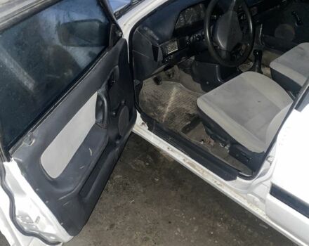 Белый Мазда 323, объемом двигателя 1.6 л и пробегом 999 тыс. км за 1000 $, фото 4 на Automoto.ua