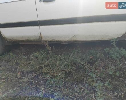 Білий Мазда 323, об'ємом двигуна 1.7 л та пробігом 300 тис. км за 600 $, фото 5 на Automoto.ua