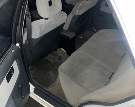 Белый Мазда 323, объемом двигателя 1.6 л и пробегом 999 тыс. км за 1000 $, фото 5 на Automoto.ua