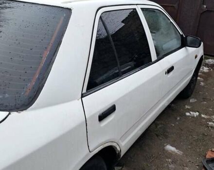 Белый Мазда 323, объемом двигателя 1.7 л и пробегом 600 тыс. км за 800 $, фото 1 на Automoto.ua