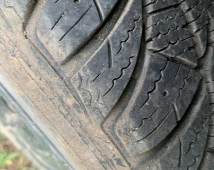 Белый Мазда 323, объемом двигателя 1.7 л и пробегом 300 тыс. км за 850 $, фото 5 на Automoto.ua