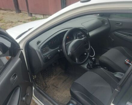 Белый Мазда 323, объемом двигателя 1.5 л и пробегом 330 тыс. км за 1850 $, фото 6 на Automoto.ua