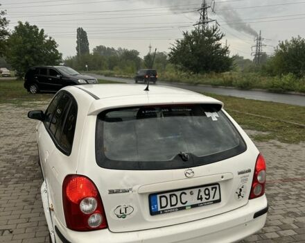 Белый Мазда 323, объемом двигателя 2 л и пробегом 300 тыс. км за 999 $, фото 4 на Automoto.ua