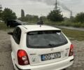 Белый Мазда 323, объемом двигателя 2 л и пробегом 300 тыс. км за 999 $, фото 4 на Automoto.ua