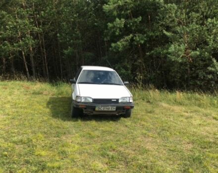 Белый Мазда 323, объемом двигателя 1.7 л и пробегом 300 тыс. км за 1200 $, фото 3 на Automoto.ua