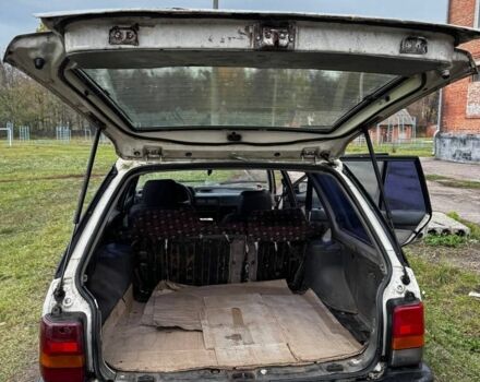 Белый Мазда 323, объемом двигателя 1.7 л и пробегом 100 тыс. км за 500 $, фото 6 на Automoto.ua