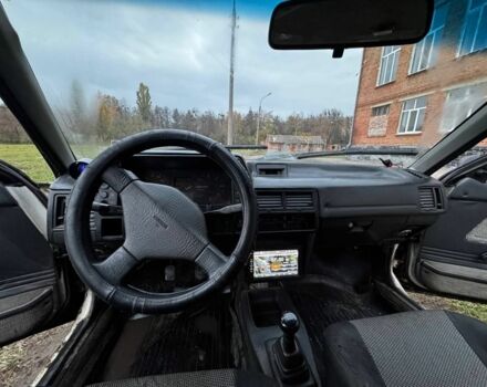 Белый Мазда 323, объемом двигателя 1.7 л и пробегом 100 тыс. км за 500 $, фото 3 на Automoto.ua