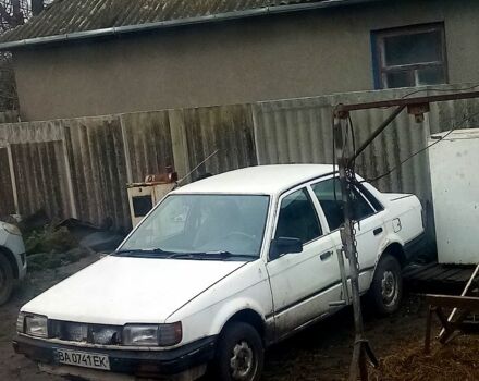 Белый Мазда 323, объемом двигателя 1.7 л и пробегом 1000 тыс. км за 800 $, фото 1 на Automoto.ua