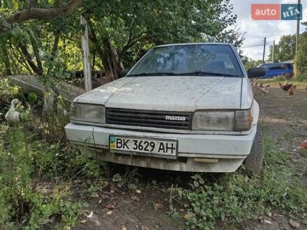 Білий Мазда 323, об'ємом двигуна 0 л та пробігом 300 тис. км за 800 $, фото 1 на Automoto.ua