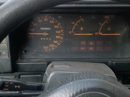 Белый Мазда 323, объемом двигателя 1.3 л и пробегом 330 тыс. км за 800 $, фото 1 на Automoto.ua