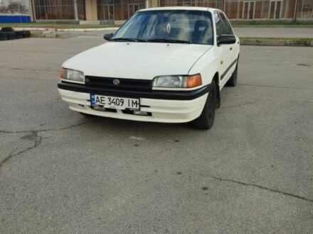 Белый Мазда 323, объемом двигателя 1.5 л и пробегом 315 тыс. км за 1400 $, фото 1 на Automoto.ua