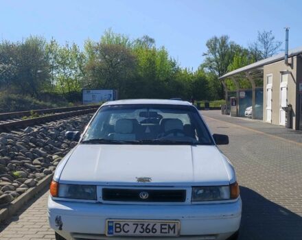 Белый Мазда 323, объемом двигателя 1.8 л и пробегом 200 тыс. км за 900 $, фото 1 на Automoto.ua