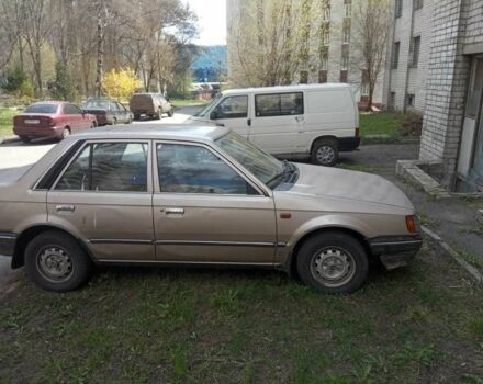 Бежевый Мазда 323, объемом двигателя 1.3 л и пробегом 300 тыс. км за 750 $, фото 1 на Automoto.ua