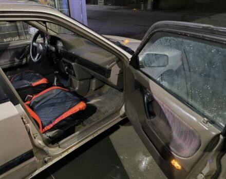 Бежевый Мазда 323, объемом двигателя 1.6 л и пробегом 300 тыс. км за 715 $, фото 6 на Automoto.ua